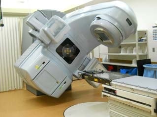 写真：放射線治療装置 Clinac iX