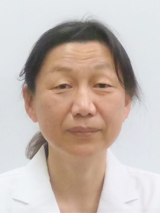 呼吸器外科部長　宮脇美千代