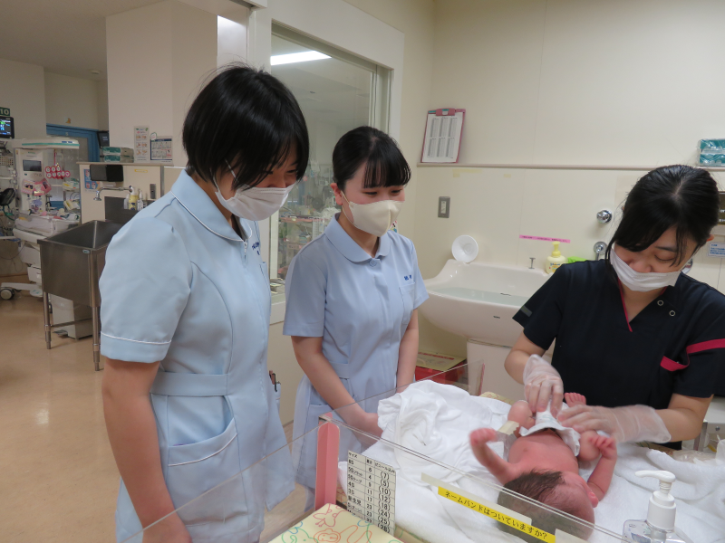 写真：院内見学ツアーの様子