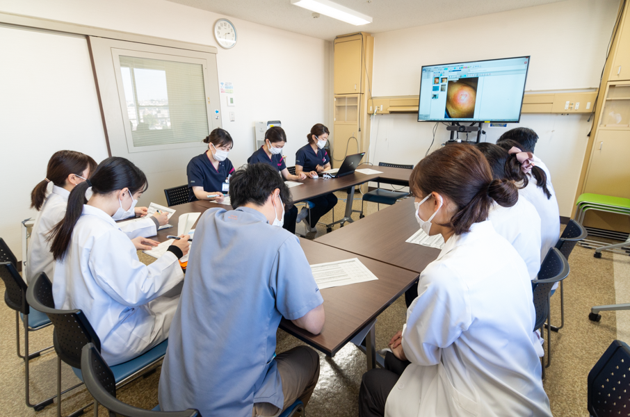 写真：褥瘡チームミーティングの様子