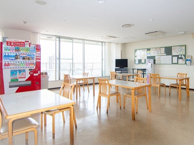 写真：食堂（面会コーナー）